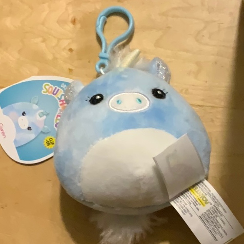 Gwen Squishmallow Clip
